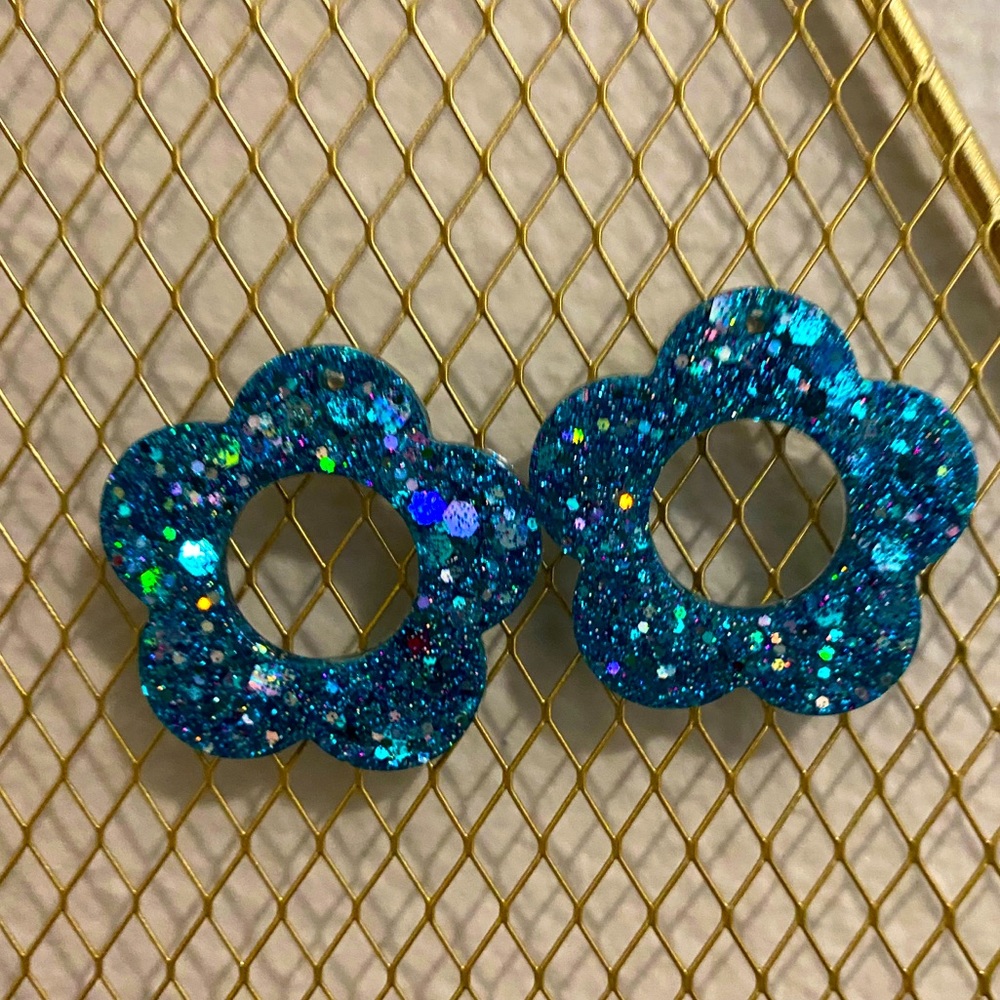 Flower resin earrings